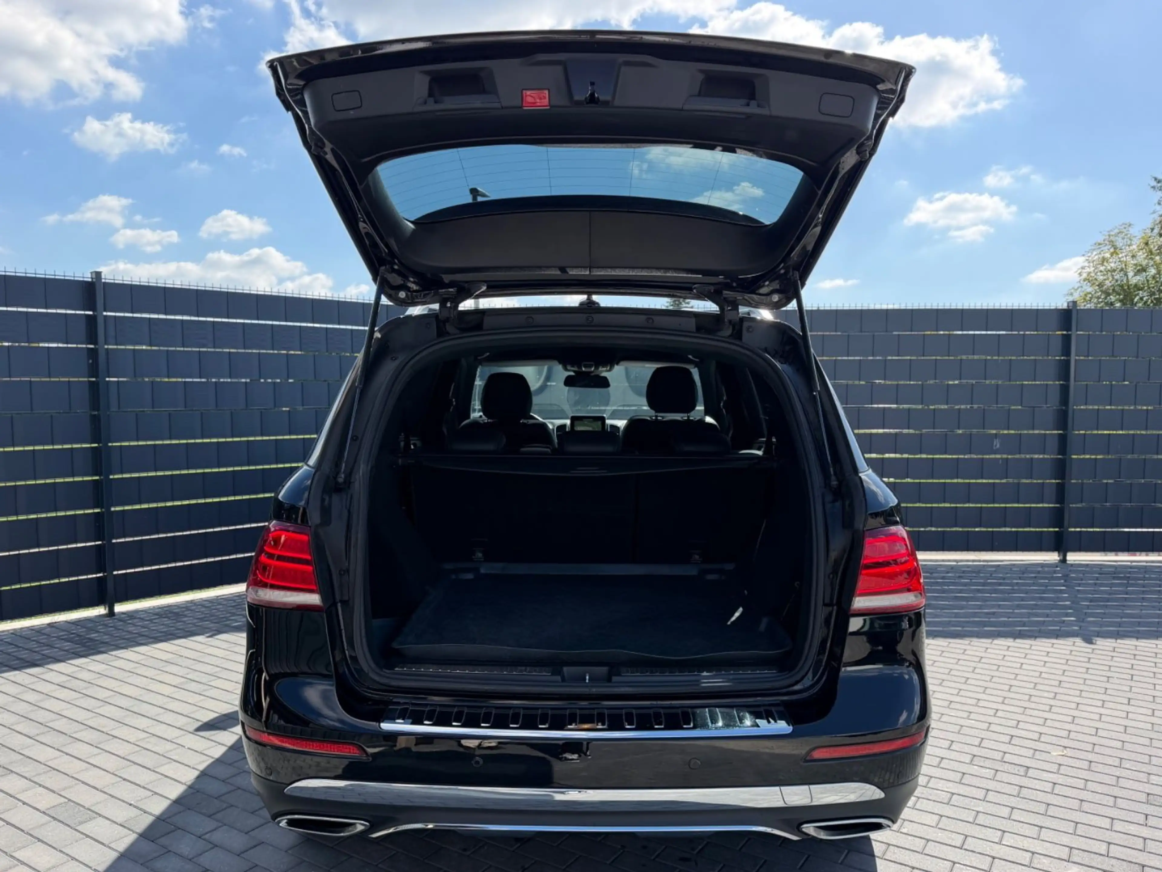 Mercedes-Benz GLE 250 d*9G-TRONIC*PDC*SHZ*LEDER*KEYLESS*LED* — photo 12
