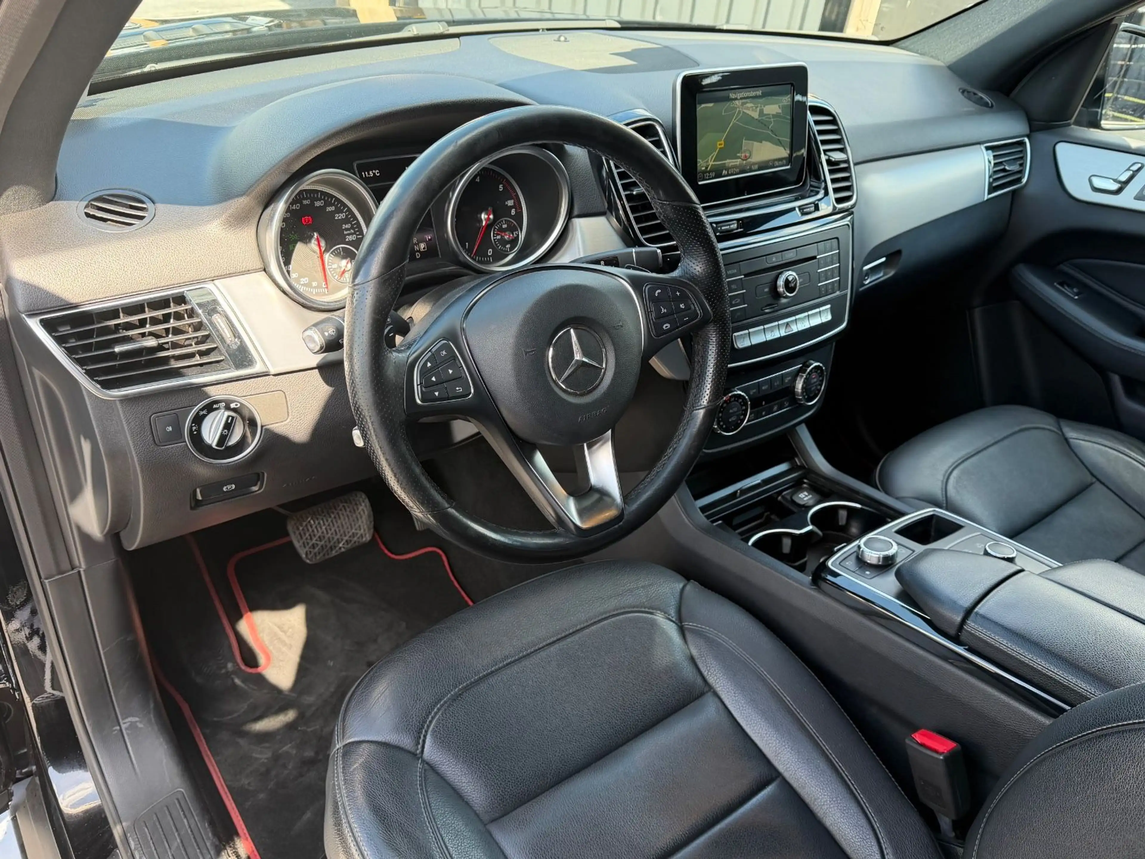 Mercedes-Benz GLE 250 d*9G-TRONIC*PDC*SHZ*LEDER*KEYLESS*LED* — photo 10