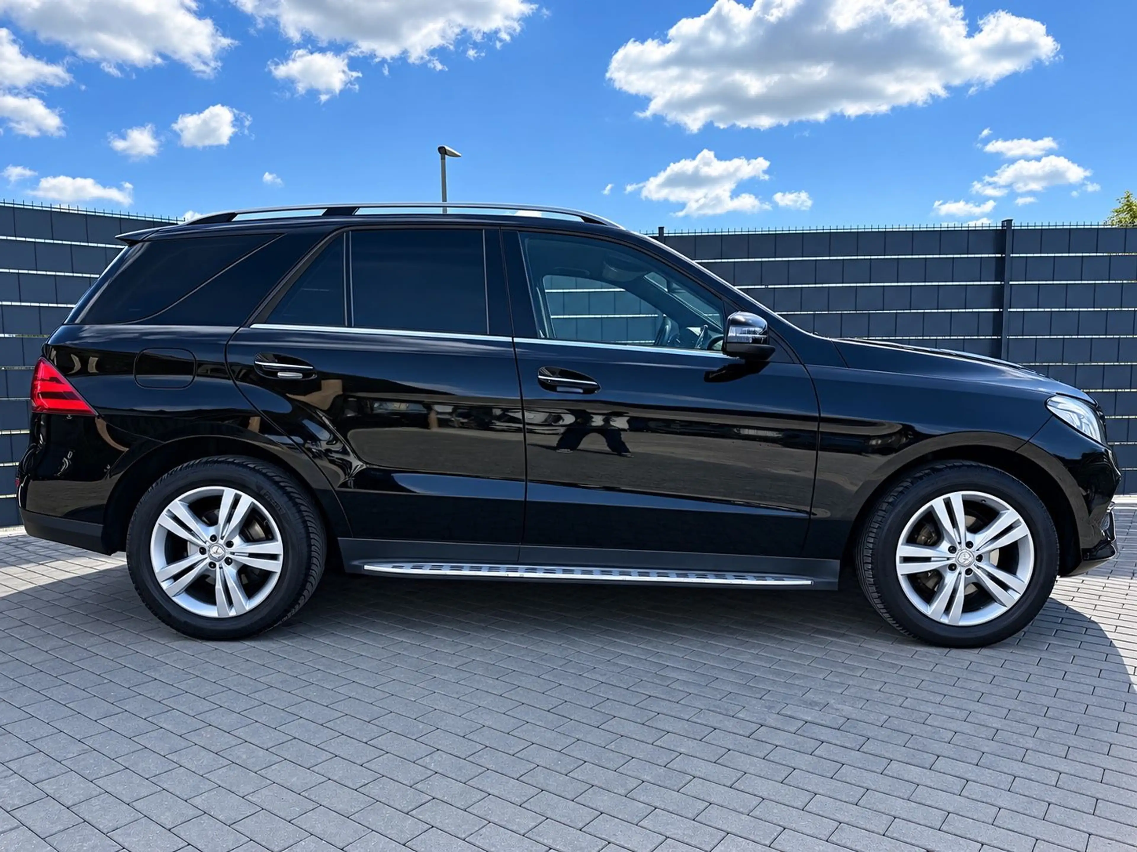 Mercedes-Benz GLE 250 d*9G-TRONIC*PDC*SHZ*LEDER*KEYLESS*LED* — photo 4