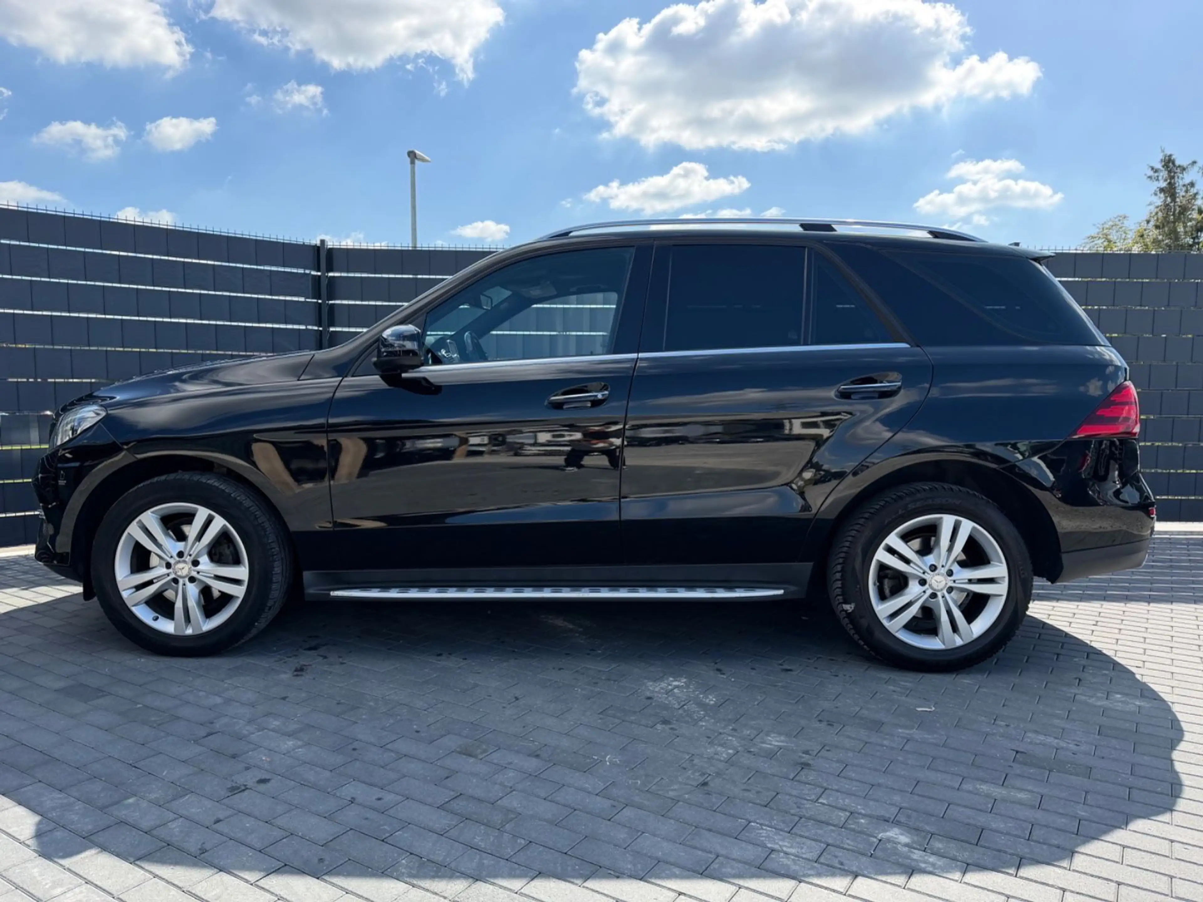 Mercedes-Benz GLE 250 d*9G-TRONIC*PDC*SHZ*LEDER*KEYLESS*LED* — photo 8