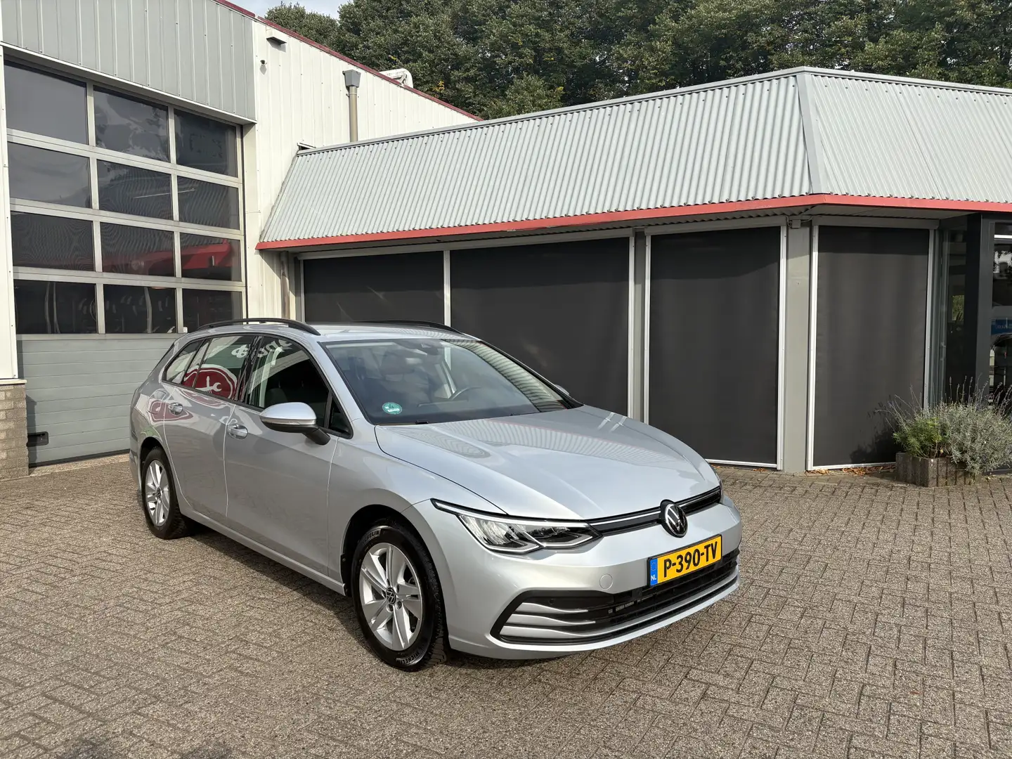 Volkswagen Golf Variant 1.0 eTSI Life Business Gris - 1