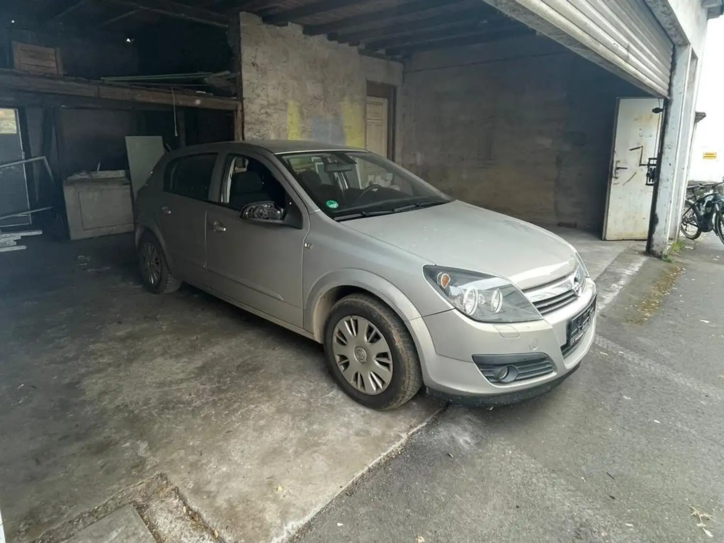Opel Astra [seit einem Jahr abgemeldet in der Garage] 1.6er Beige - 2