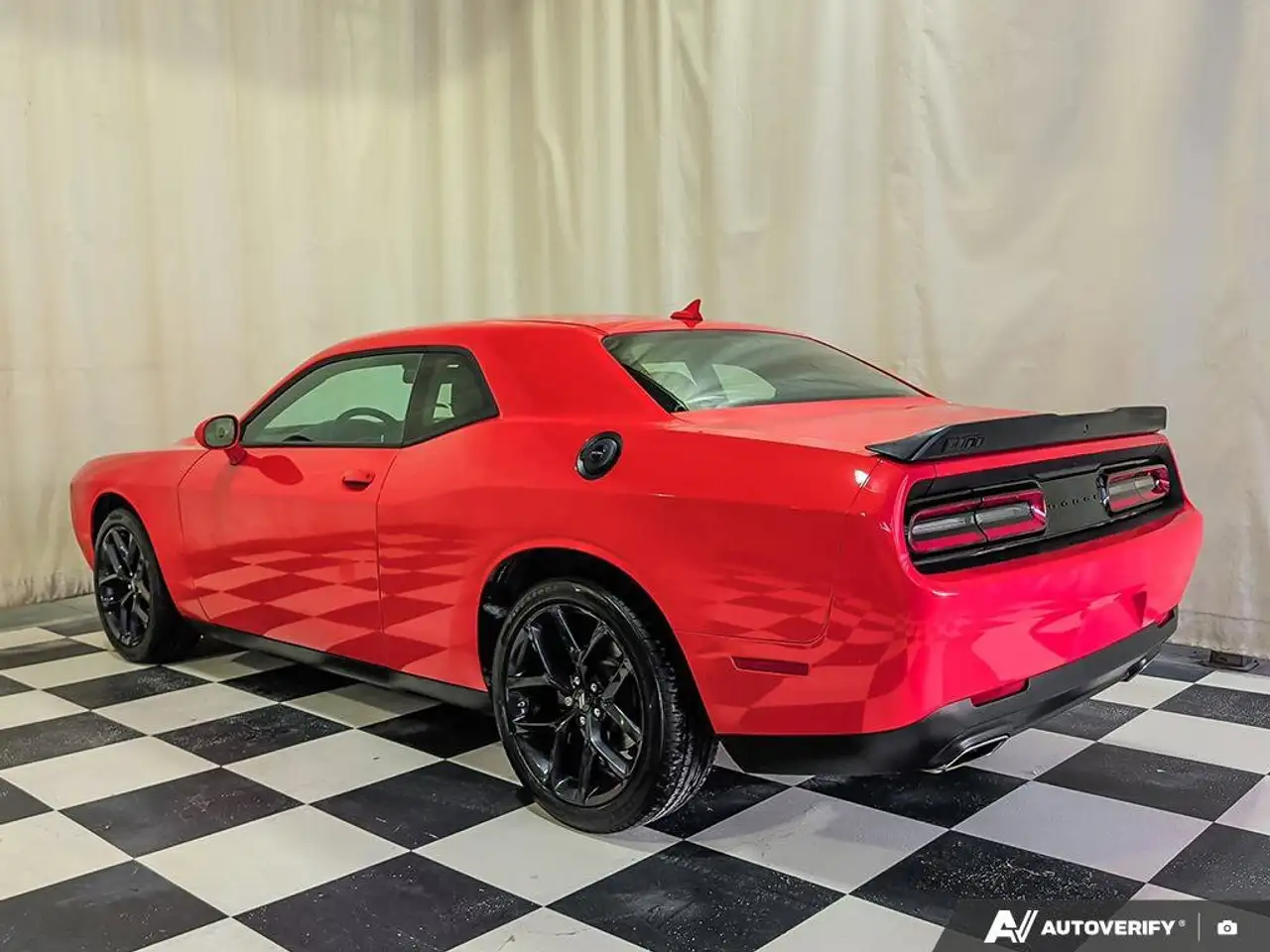 Dodge Challenger снимка Dodge Challenger