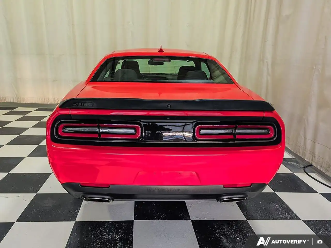 Dodge Challenger снимка Dodge Challenger
