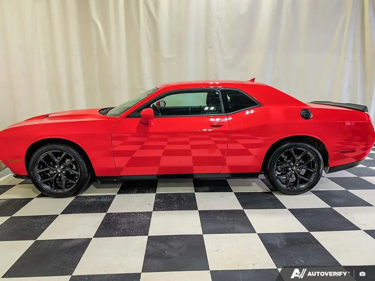 Dodge Challenger снимка Dodge Challenger