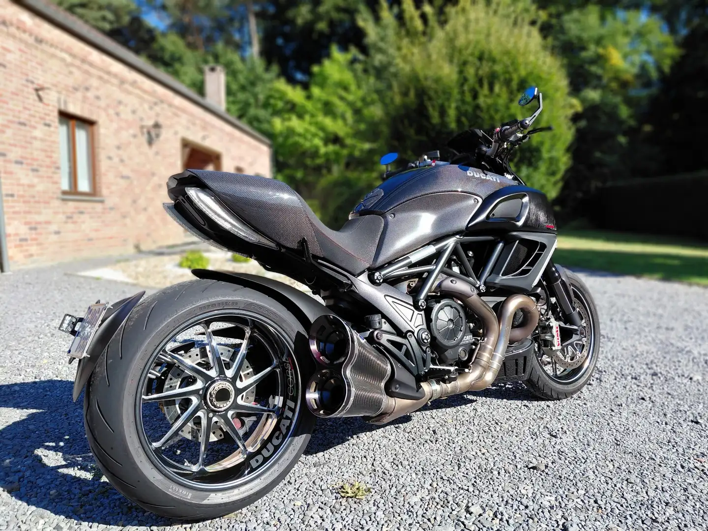 Ducati Diavel Zwart - 2