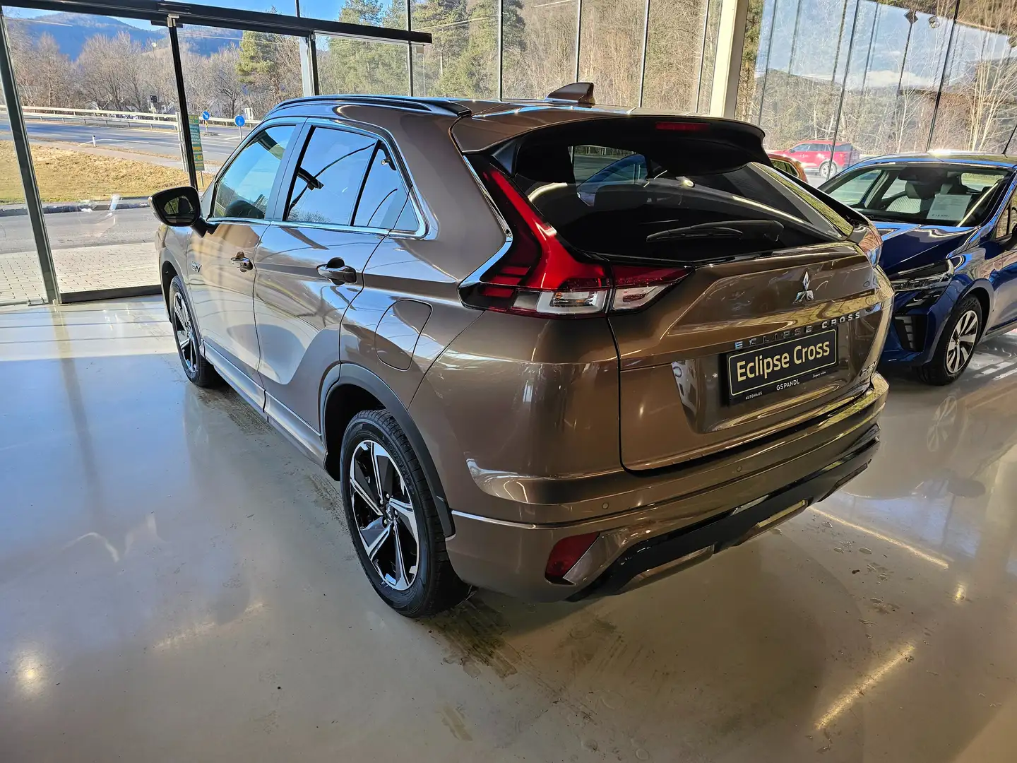 Mitsubishi Eclipse Cross 2,4 PHEV 4WD Diamond CVT Aut. Bronz - 2
