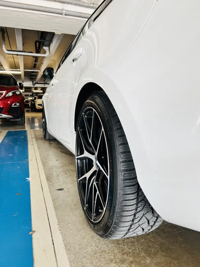 Volvo V40 2.0 d2 R-design Kinetic my17 - 2