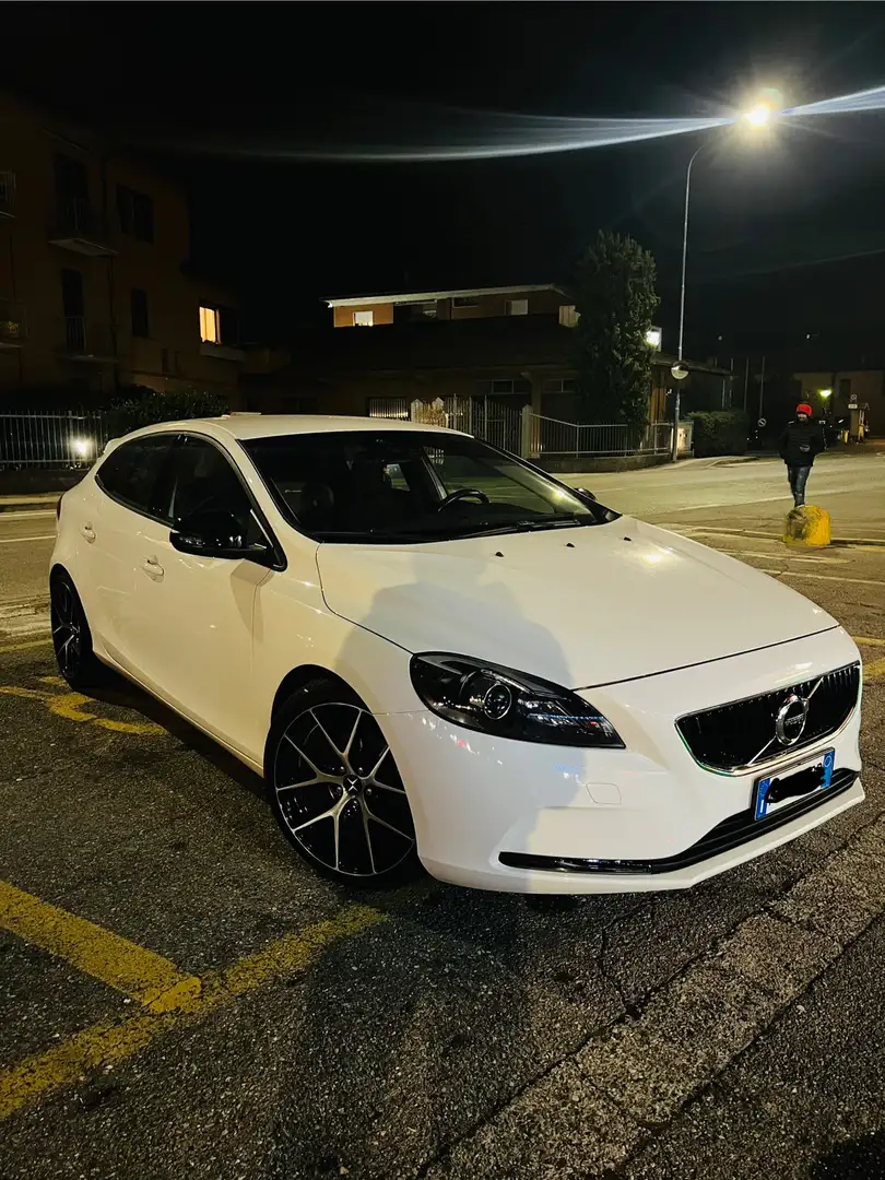 Volvo V40 2.0 d2 R-design Kinetic my17 - 1