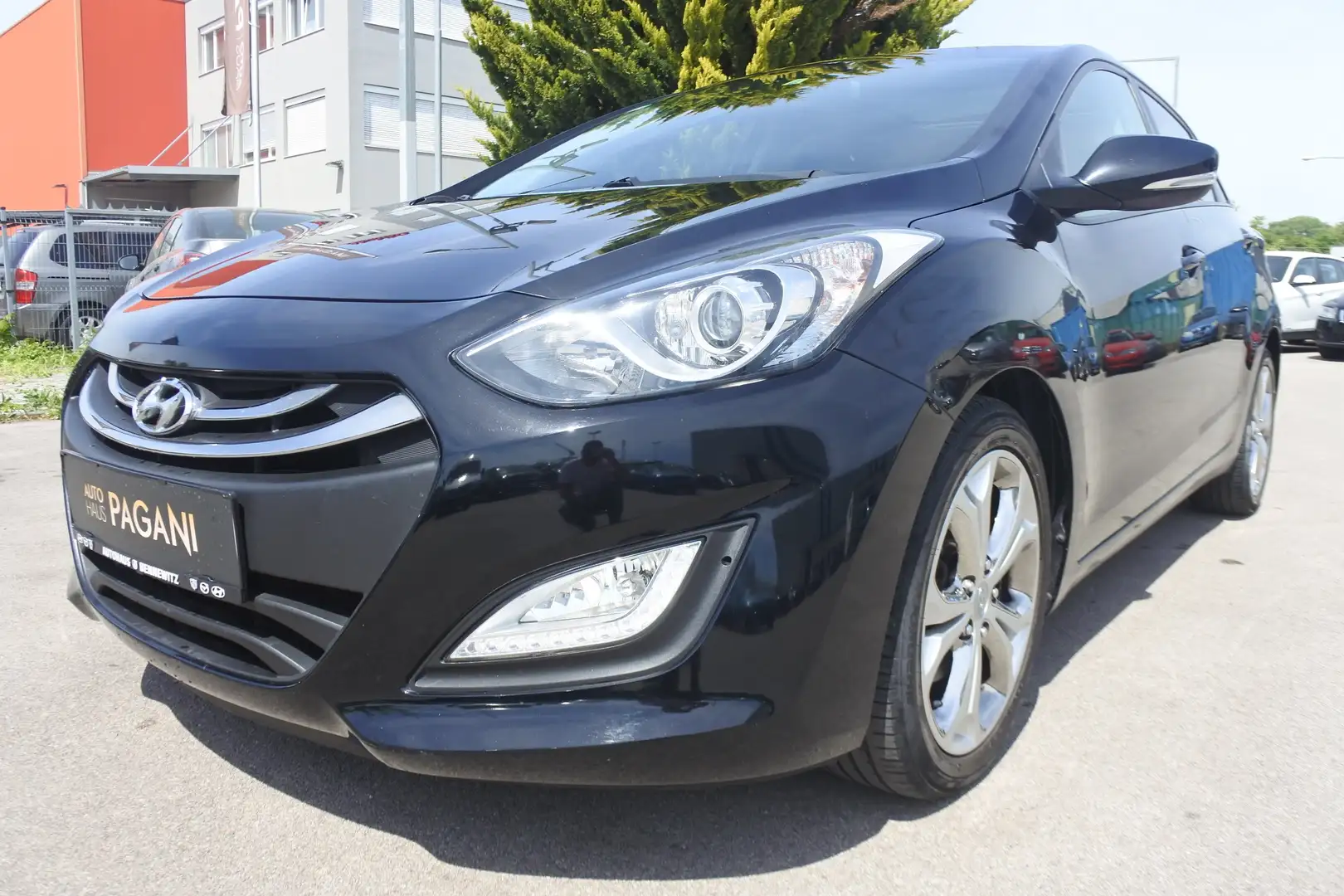 Hyundai i30 i30 1,6 CRDi DCT Premium/PANO-SCHIEBEDACH - 1