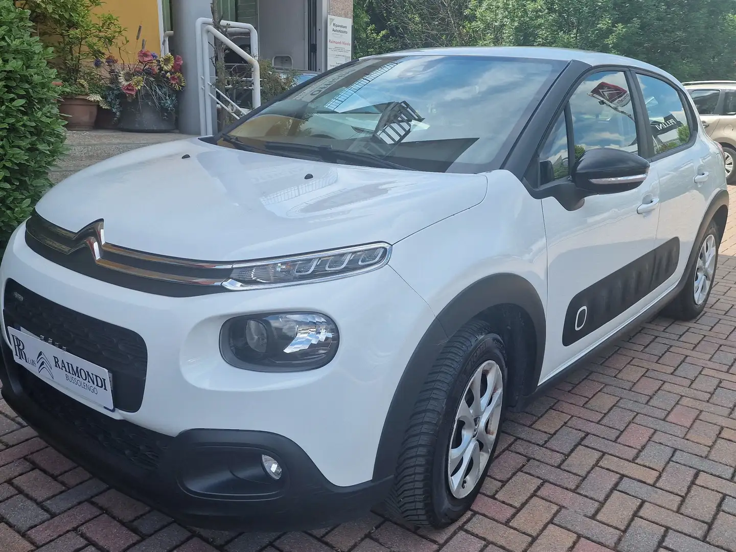 Citroen C3 1.2 puretech Feel 82cv neopatentati Blanco - 2