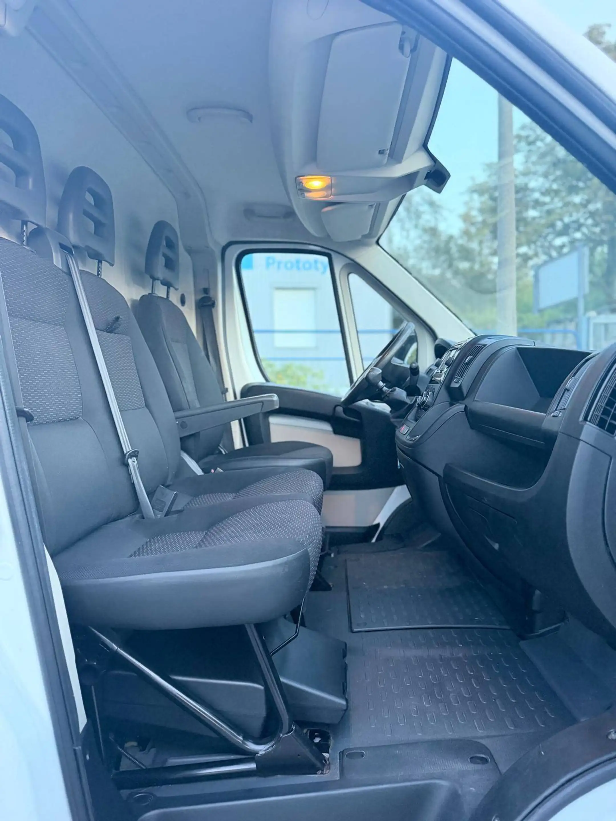 Peugeot Boxer 335 L3H2 Komfort Plus HDi 150 — photo 12