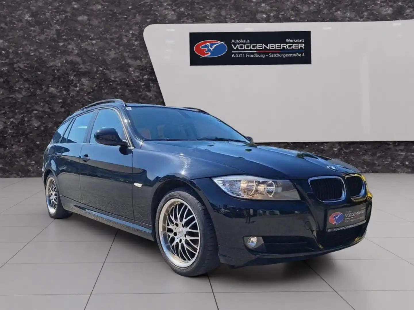 BMW 318 i Touring Schwarz - 2