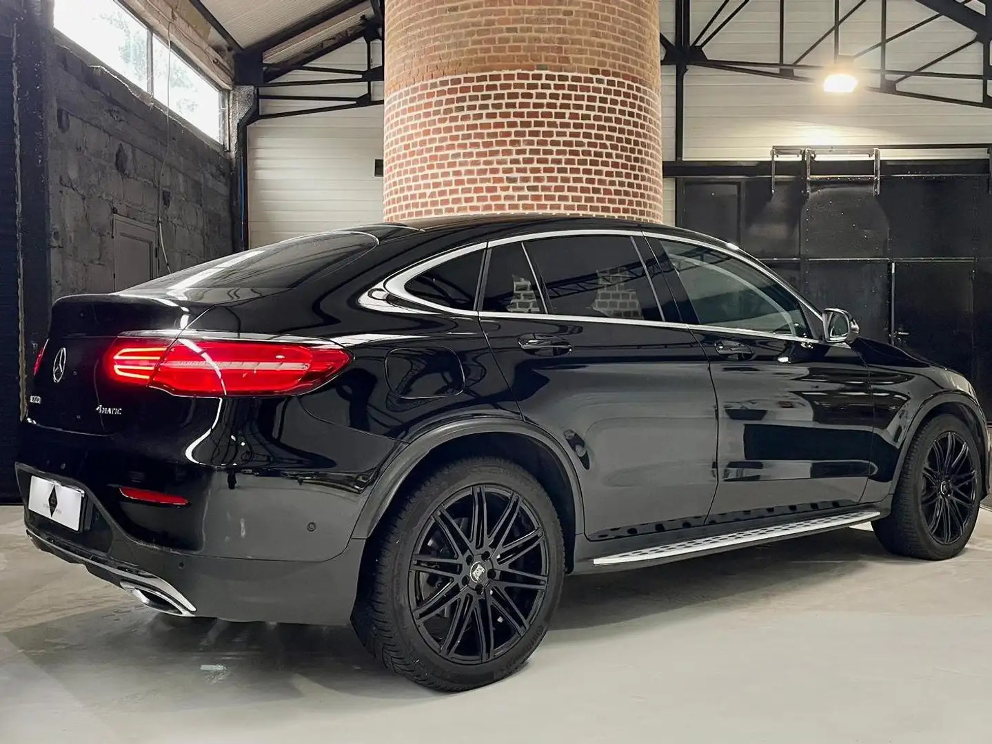 Mercedes-Benz GLC 200 Schwarz - 2