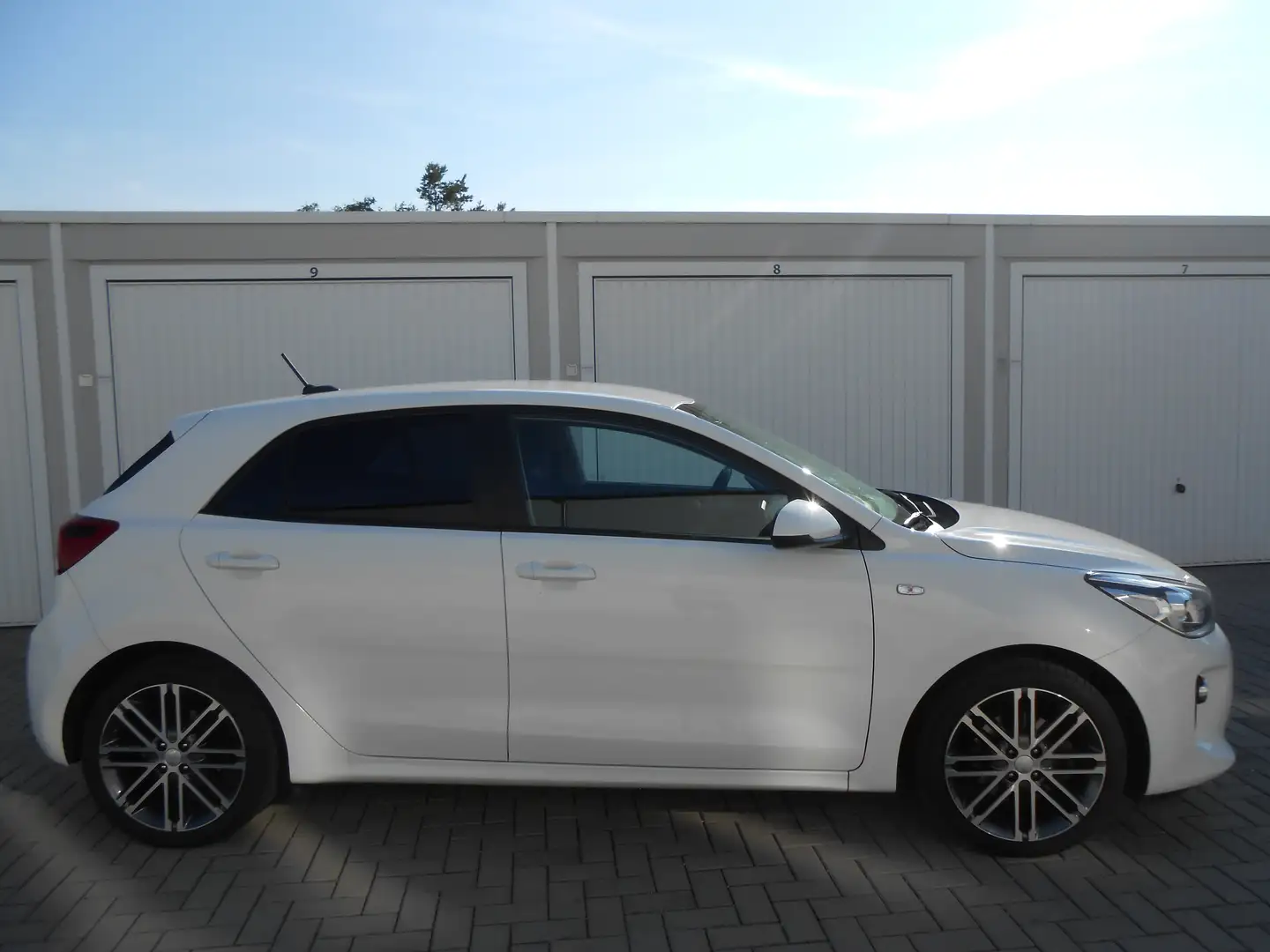 Kia Rio 1,25 MPI Silber ISG Weiß - 1