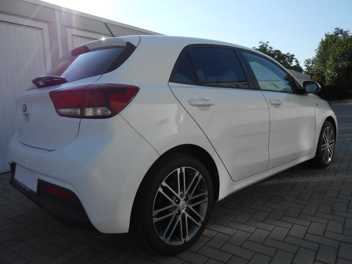 Kia Rio 1,25 MPI Silber ISG Weiß - 2