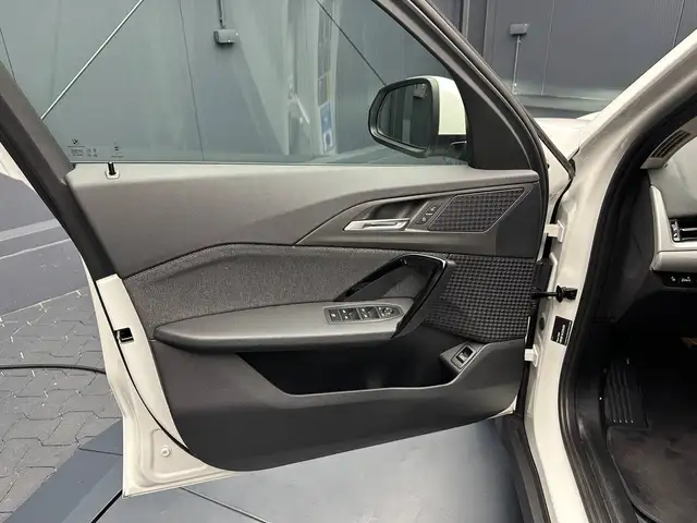 BMW Ix1 view 13
