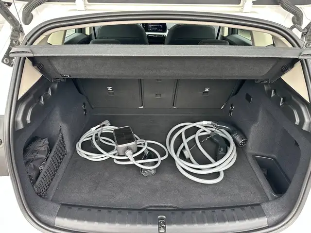 BMW Ix1 view 29
