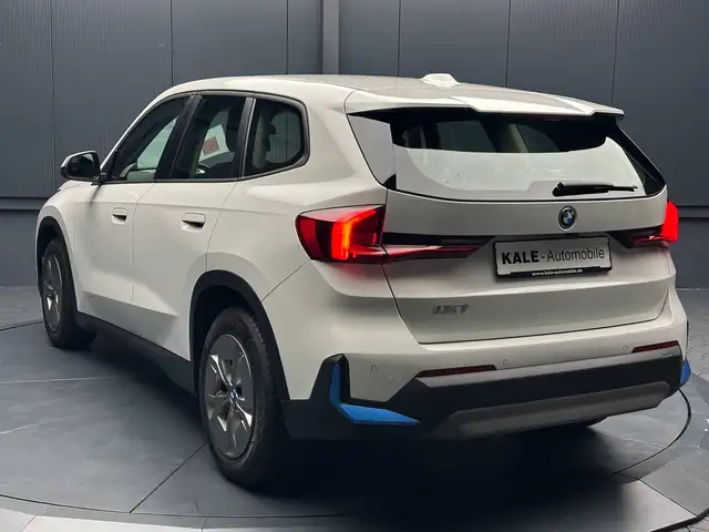 BMW Ix1 view 3
