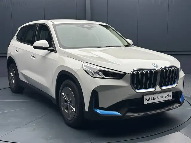 BMW Ix1 view 7