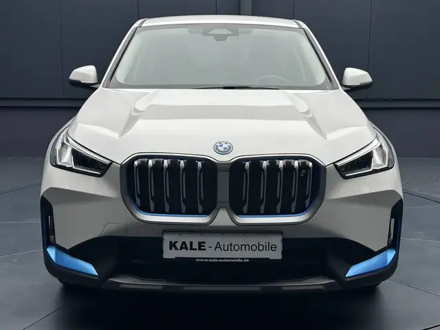 BMW Ix1 view 8