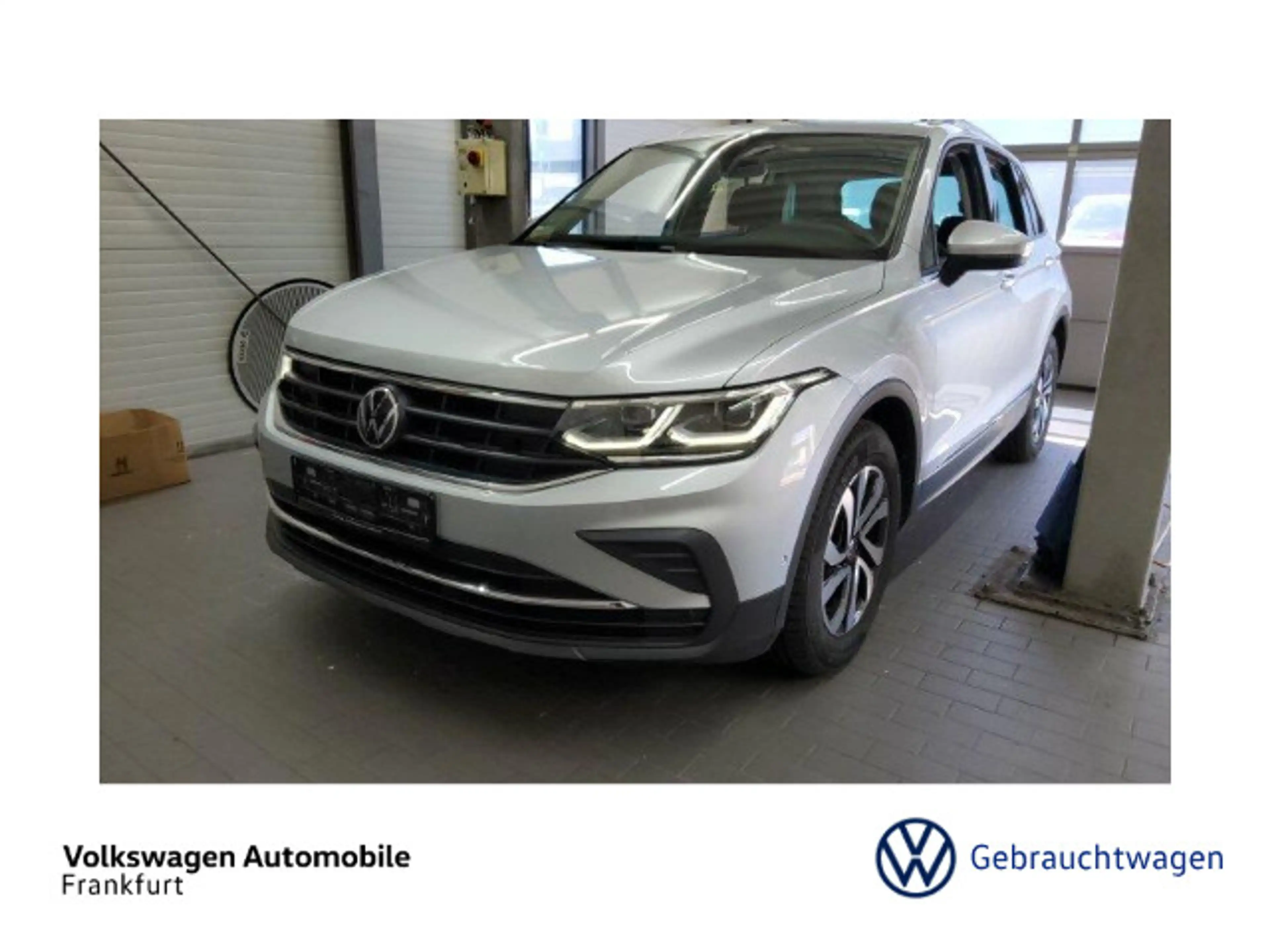 Volkswagen Tiguan 2.0 TDI DSG Active Navi Standheizung ACC