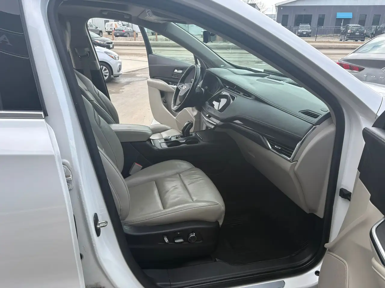Cadillac XT4 снимка Cadillac XT4