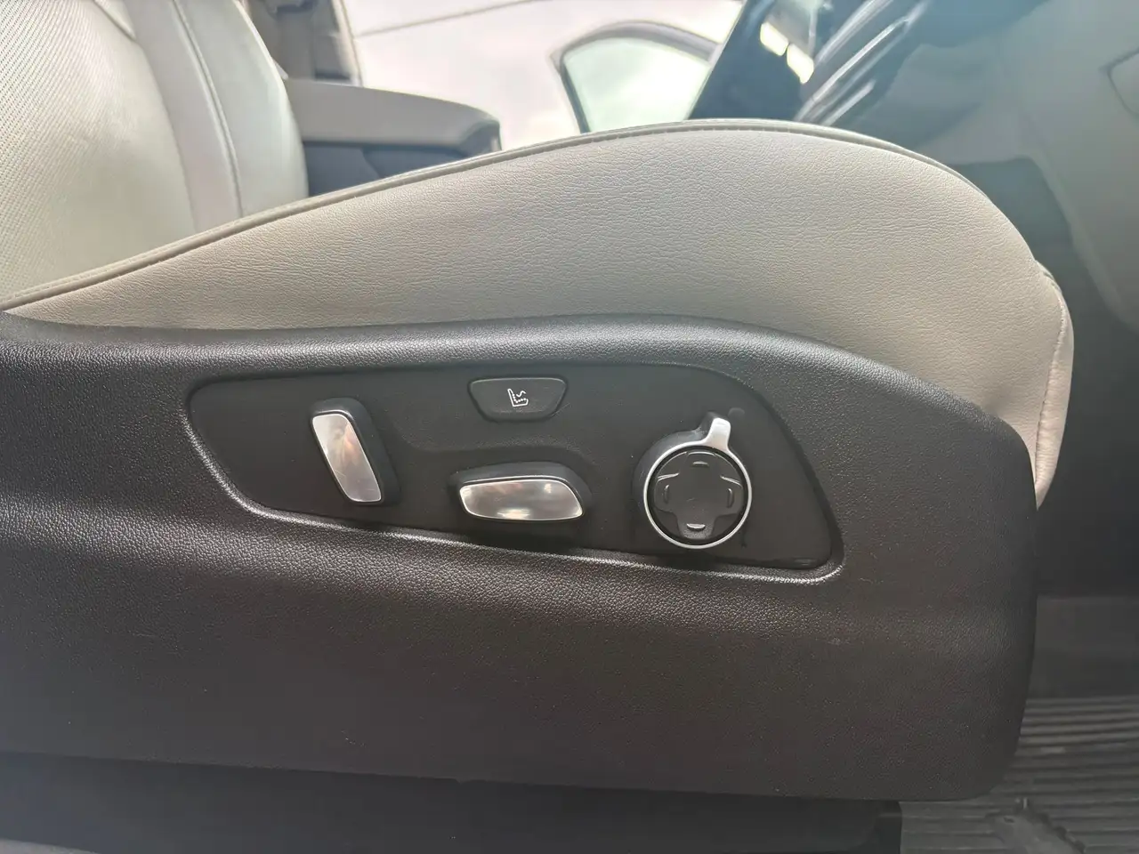 Cadillac XT4 снимка Cadillac XT4