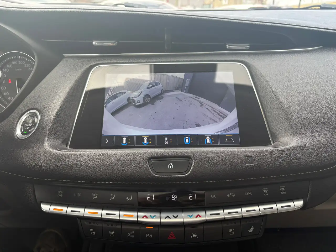 Cadillac XT4 снимка Cadillac XT4