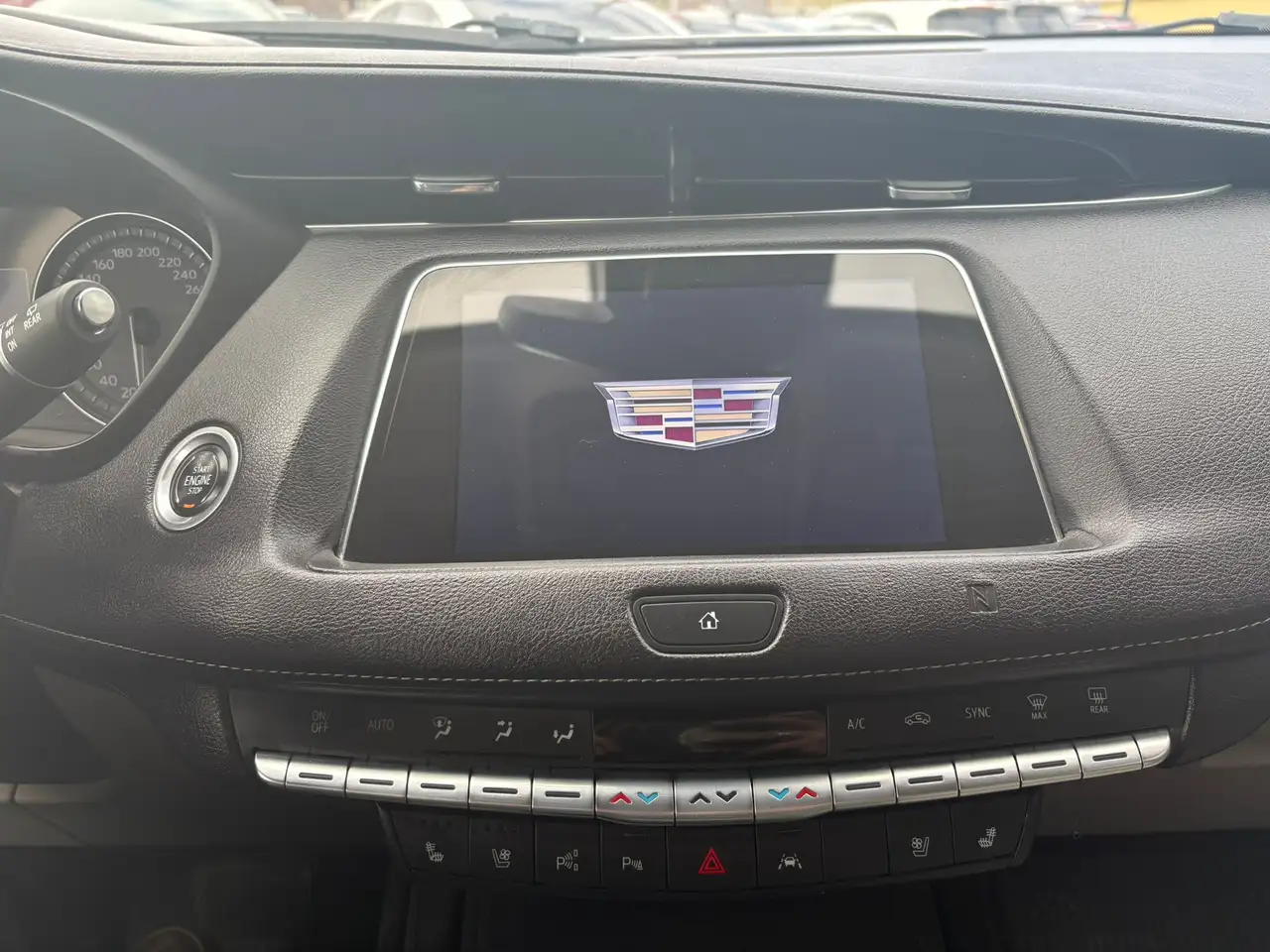 Cadillac XT4 снимка Cadillac XT4