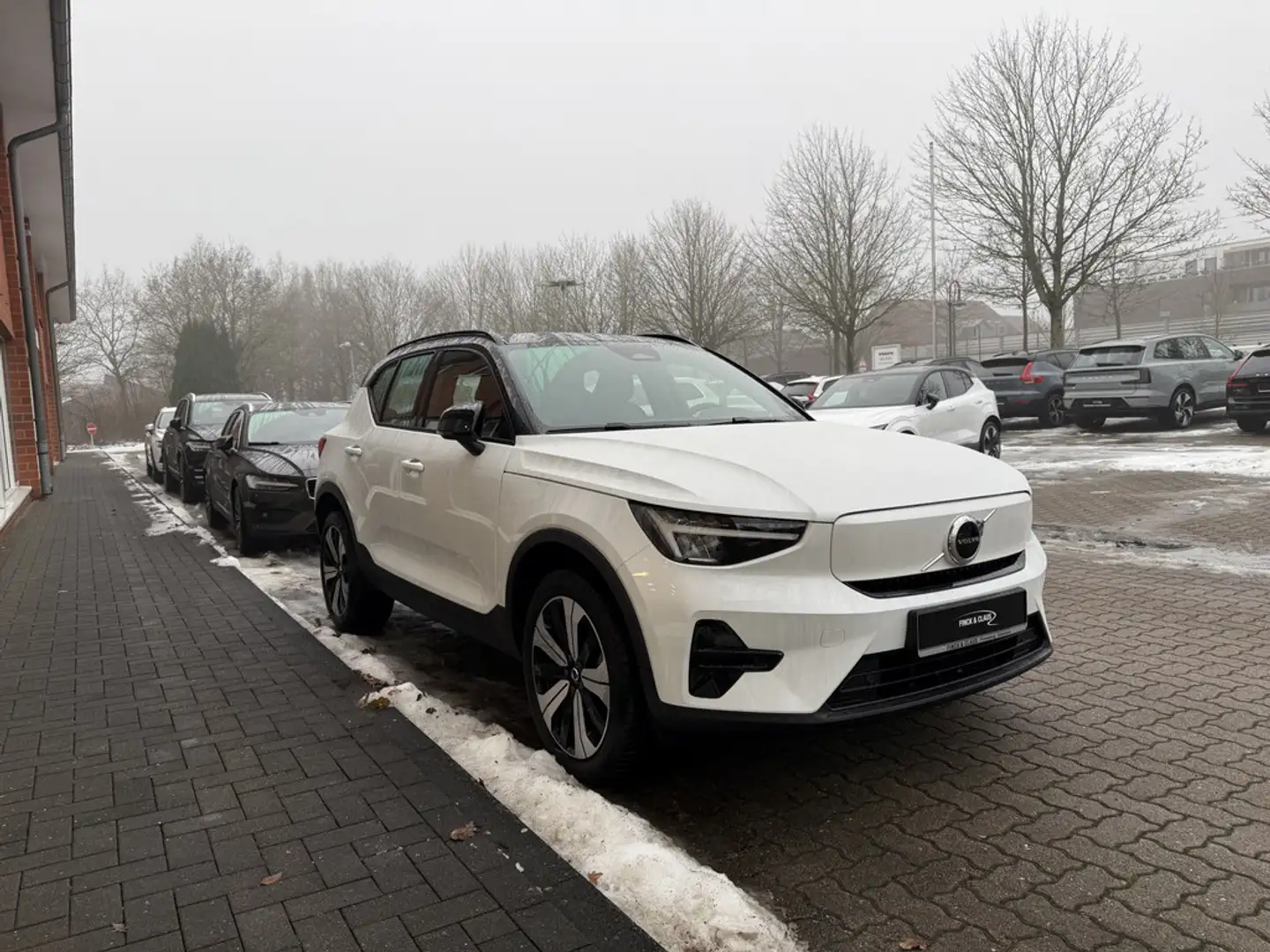 Volvo XC40 Recharge Core Weiß - 2