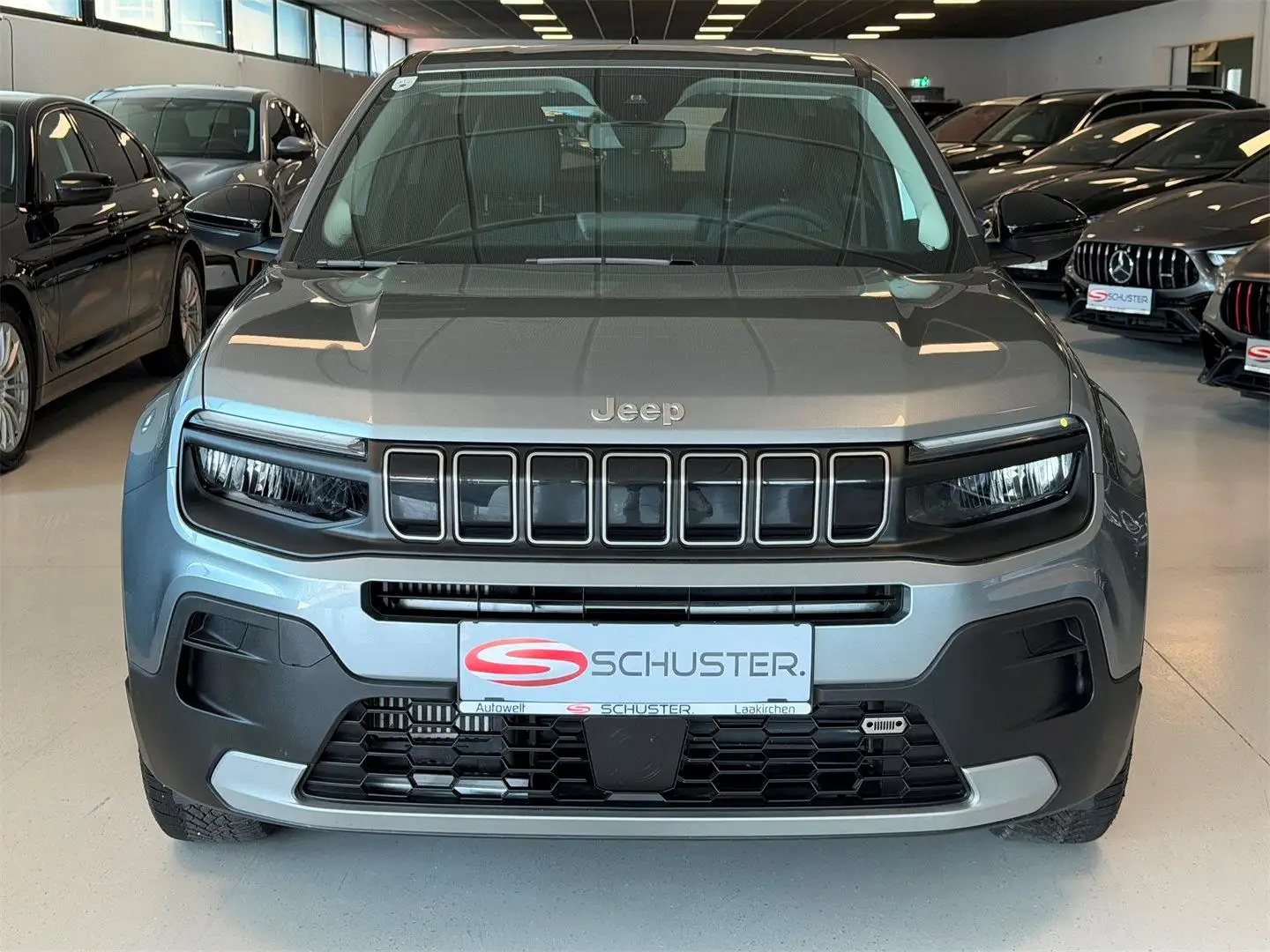 Jeep Avenger 1.2 e-Hybrid Altitude e-DCT6 Grau - 2