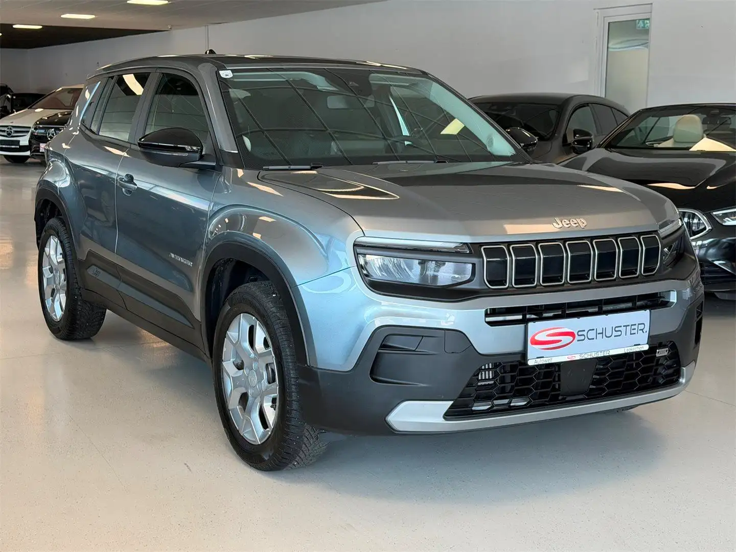 Jeep Avenger 1.2 e-Hybrid Altitude e-DCT6 Grau - 1