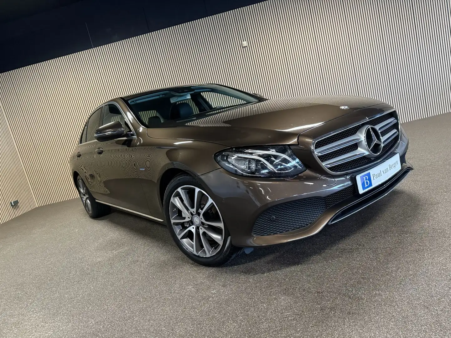 Mercedes-Benz E 350 350e AVANTGARDE-WIDESCREEN-AIRMATIC-TREKHAAK-APPLE Brun - 2