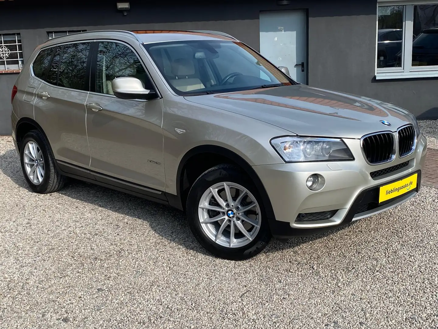 BMW X3 xDrive 20i Leder Navi Xenon Kamera AHK Silber - 2