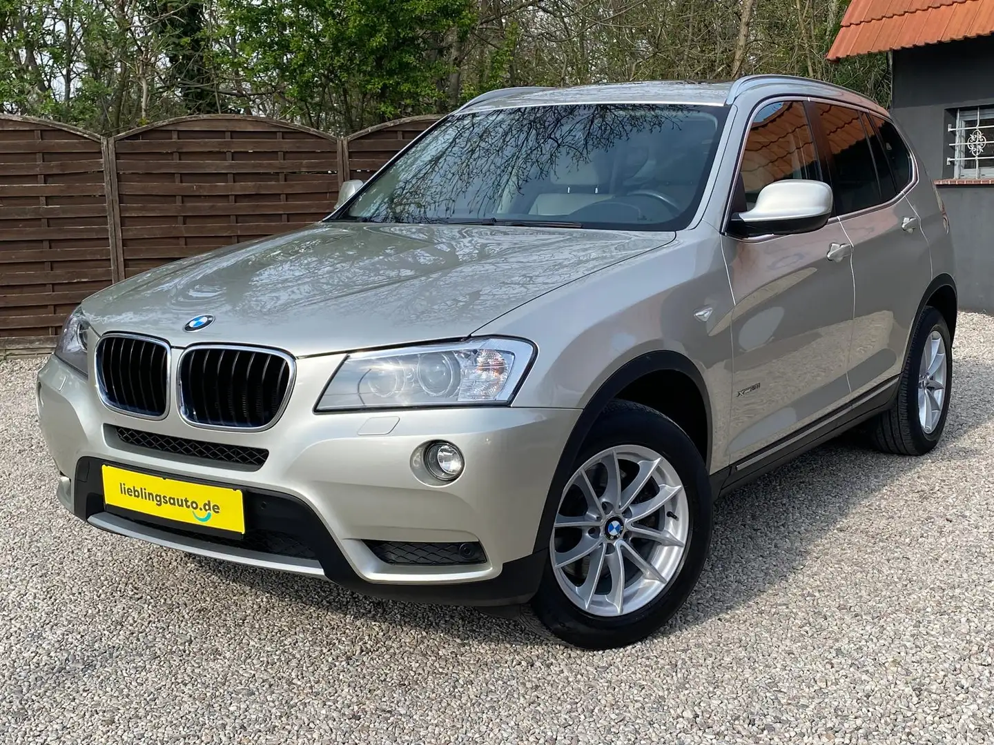 BMW X3 xDrive 20i Leder Navi Xenon Kamera AHK Silber - 1