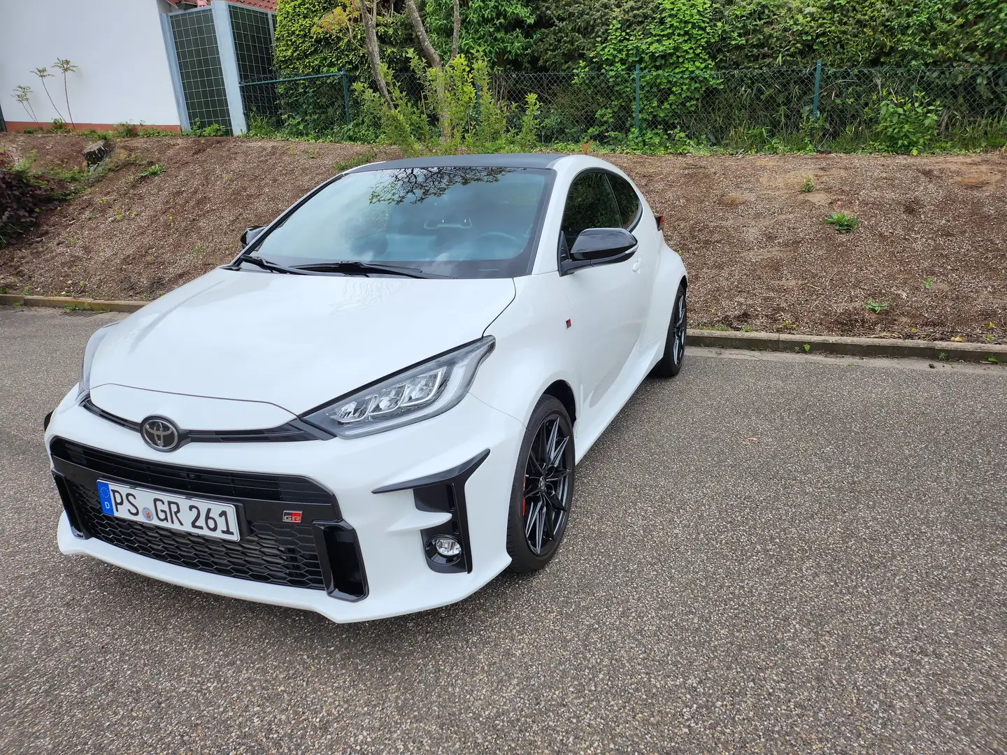 Toyota Yaris GR Performance Paket Weiß - 1
