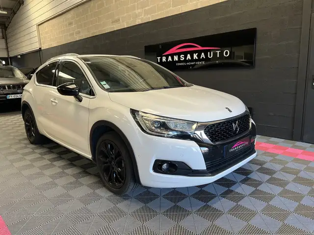 DS Automobiles DS 4 Crossback AUTOMOBILES DS4 1.2 130 CV CONNECTED CHIC Apple car Play - Camera de recul ges avant massant Crochet attelage