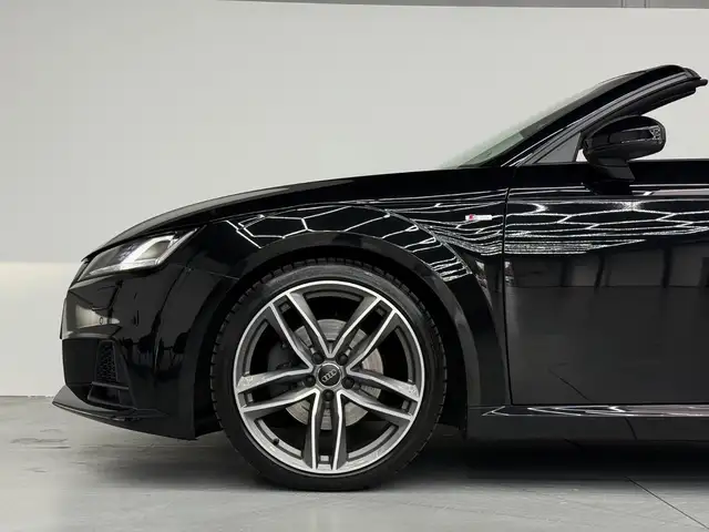 Audi TT view 11