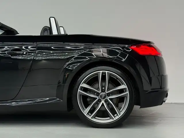 Audi TT view 12