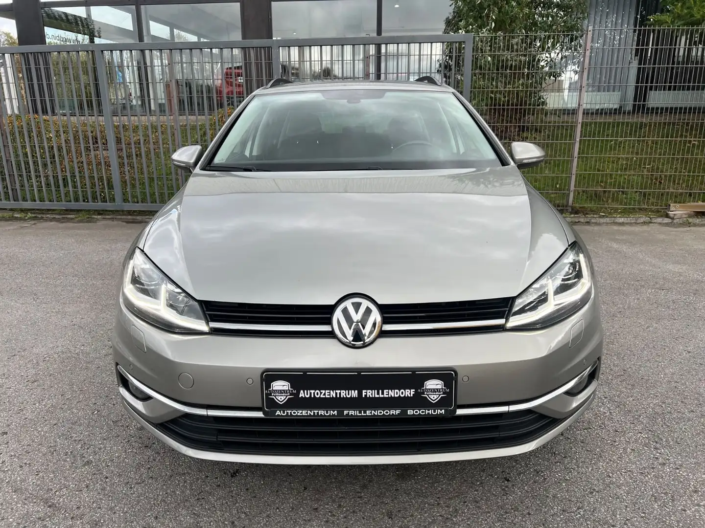 Volkswagen Golf VII Variant Comf. AUTOMATIK/XENON/KAMERA!!! Silber - 2