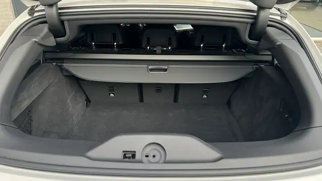 BMW 3 Series view 17