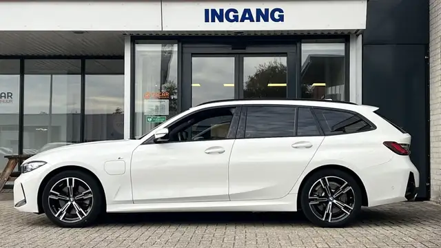 BMW 3 Series view 2