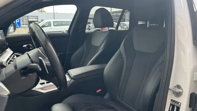 BMW 3 Series view 11