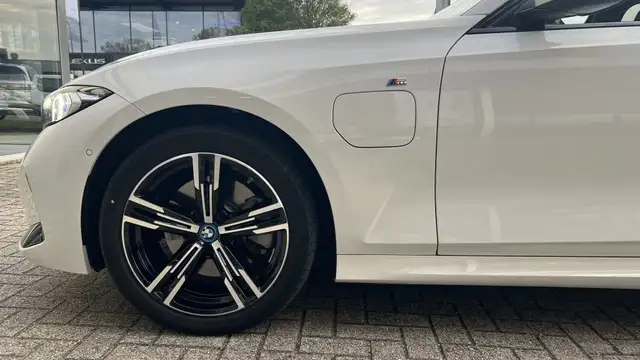 BMW 3 Series view 7