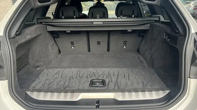 BMW 3 Series view 14