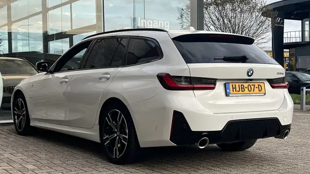 BMW 3 Series view 6
