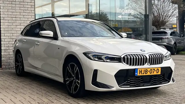 BMW 3 Series view 5