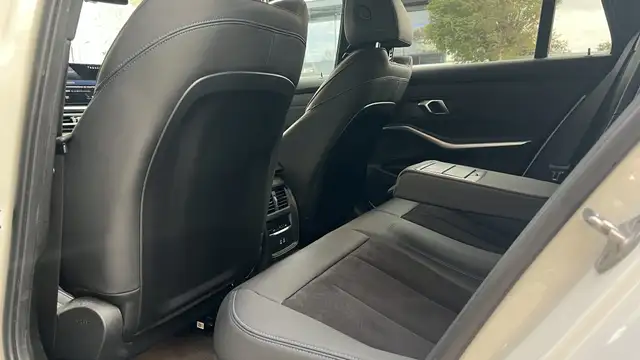 BMW 3 Series view 15