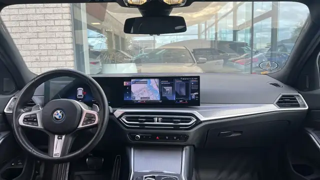 BMW 3 Series view 21